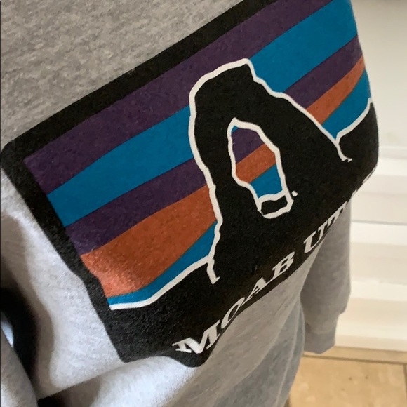 Moab Utah crewneck sweatshirt size Small - Picture 6 of 7